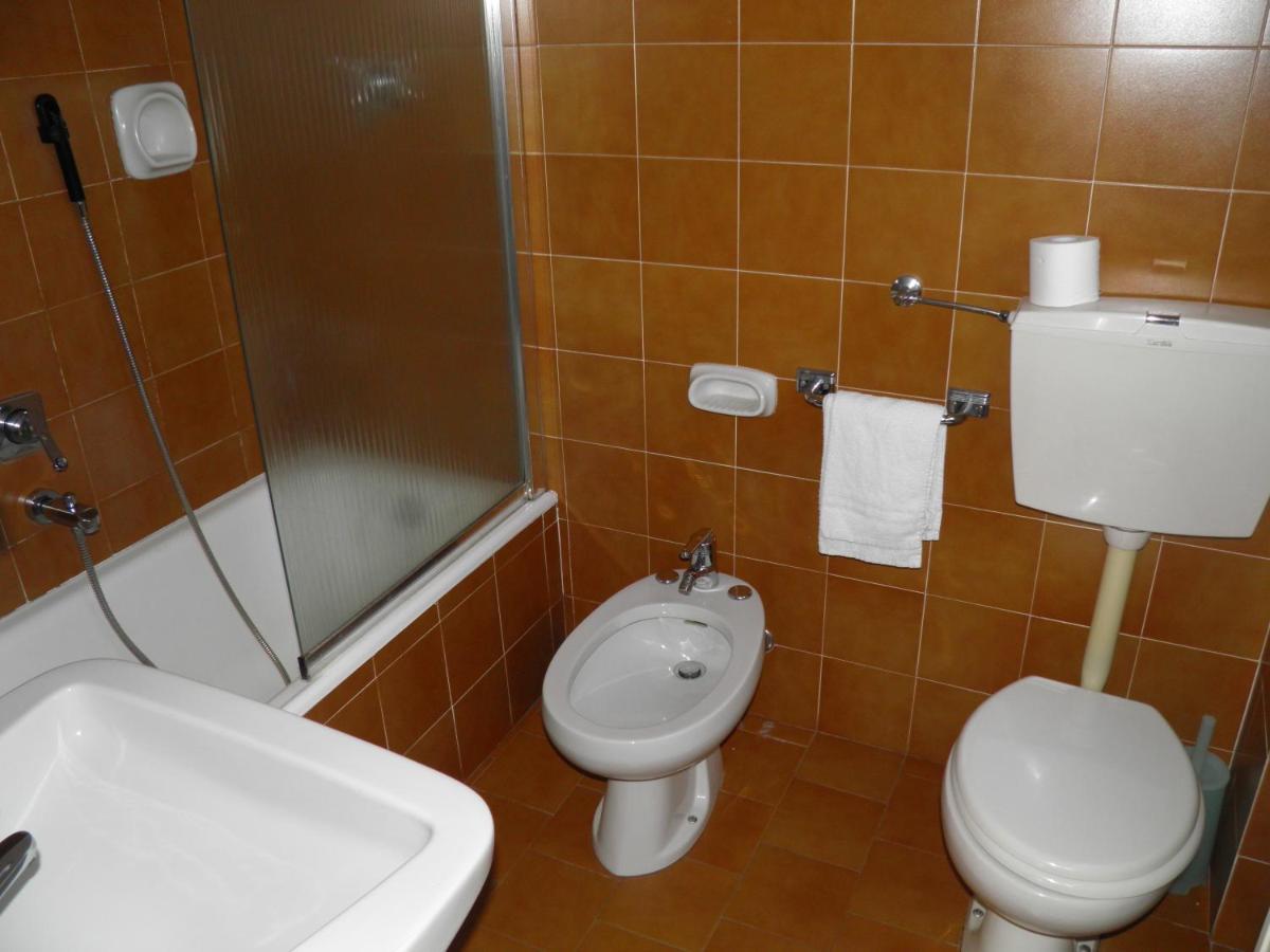 Hotel Ramoverde Borgomanero Phòng bức ảnh